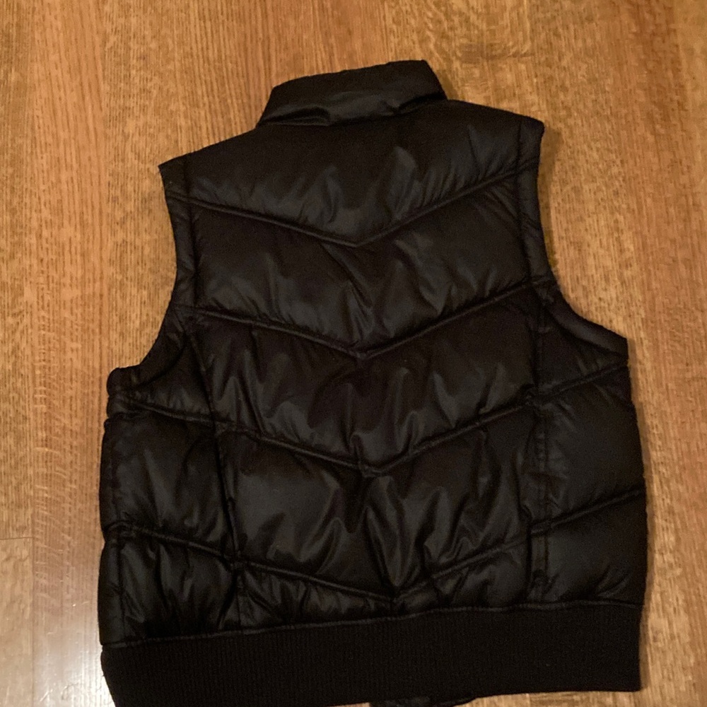 GAP Black Outerwear Vest - Picture 2 of 4